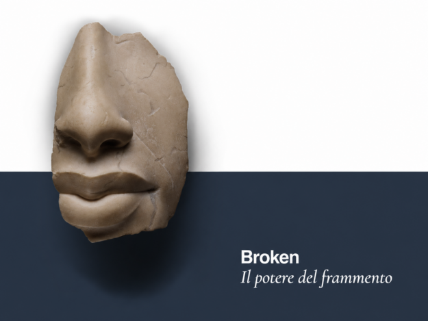 Frammento di un volto scolpito per la mostra Broken a Palazzo Strozzi